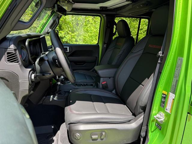 new 2025 Jeep Gladiator car, priced at $55,752