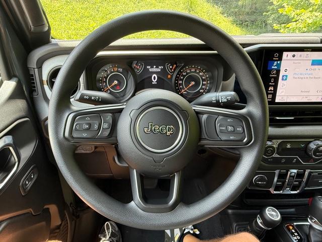 new 2025 Jeep Gladiator car, priced at $39,978