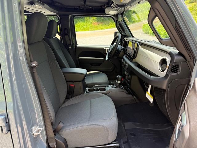 new 2025 Jeep Gladiator car, priced at $39,978