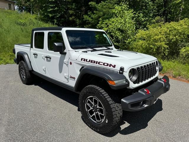 new 2024 Jeep Gladiator car, priced at $58,990