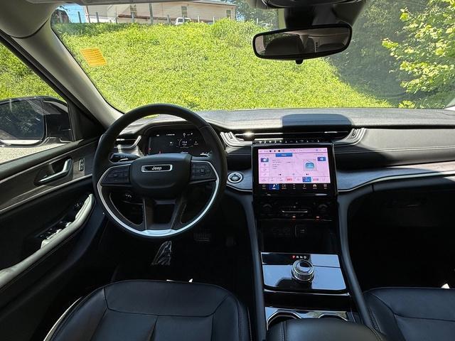 used 2023 Jeep Grand Cherokee car, priced at $32,999