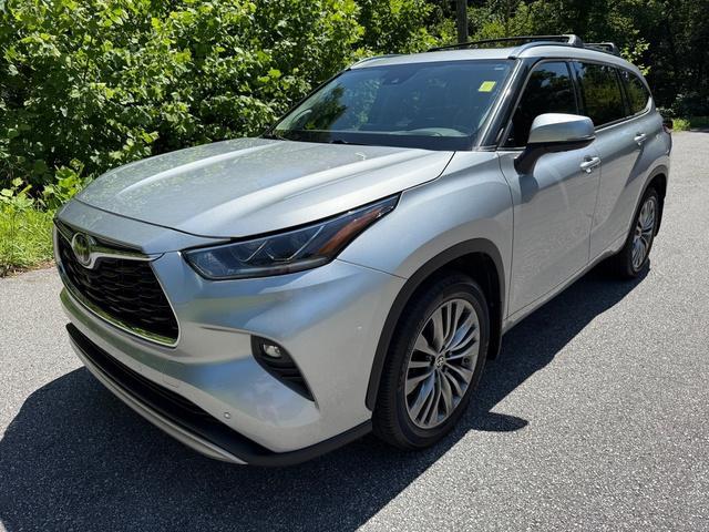 used 2021 Toyota Highlander car, priced at $34,999