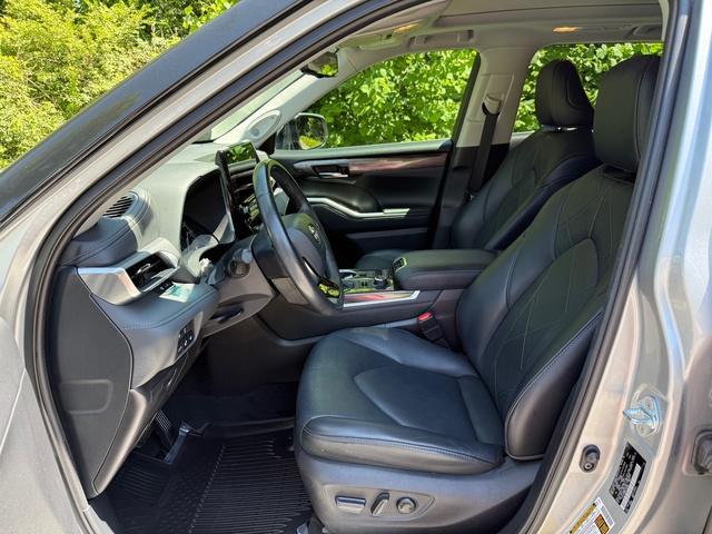 used 2021 Toyota Highlander car, priced at $34,999