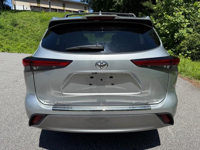 used 2021 Toyota Highlander car, priced at $34,999