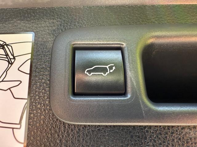 used 2021 Toyota Highlander car, priced at $34,999