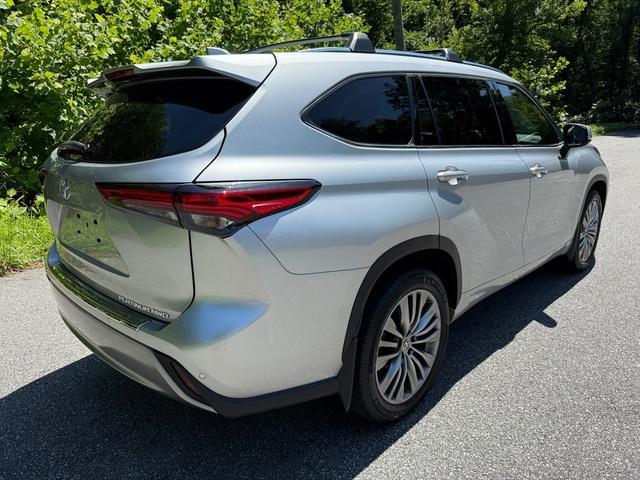 used 2021 Toyota Highlander car, priced at $34,999