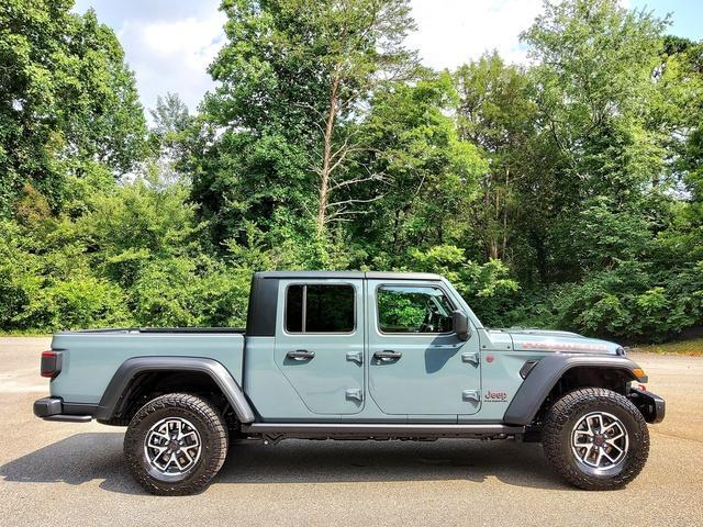 new 2024 Jeep Gladiator car, priced at $46,999