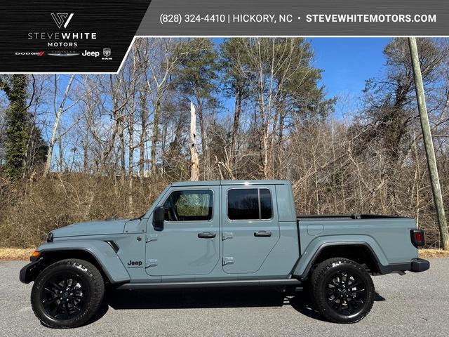 new 2025 Jeep Gladiator car, priced at $43,590