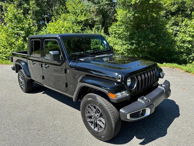 new 2024 Jeep Gladiator car, priced at $42,590