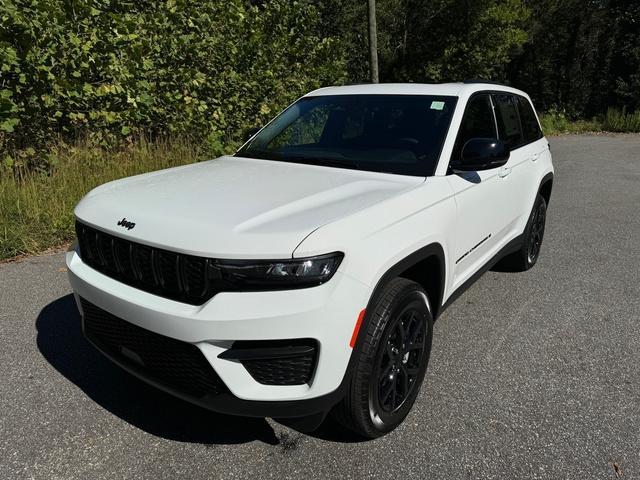 new 2025 Jeep Grand Cherokee car, priced at $43,590