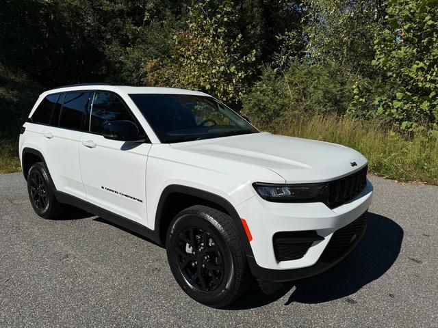 new 2025 Jeep Grand Cherokee car, priced at $43,590