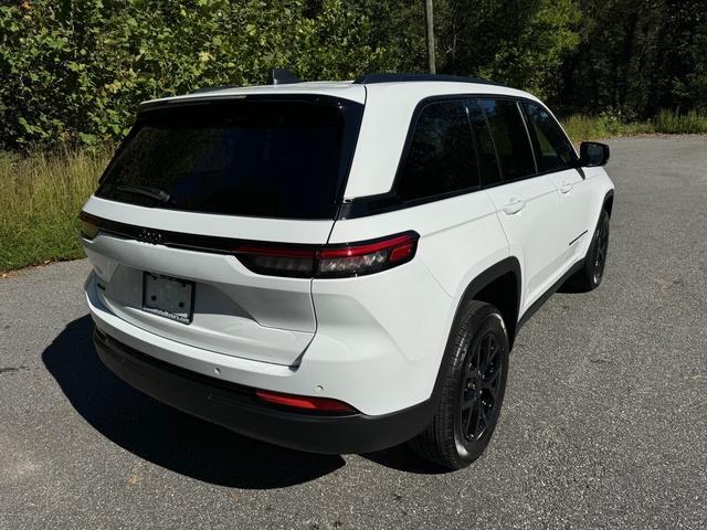 new 2025 Jeep Grand Cherokee car, priced at $43,590