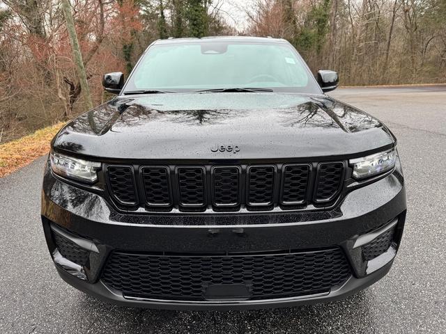 new 2025 Jeep Grand Cherokee car, priced at $41,999