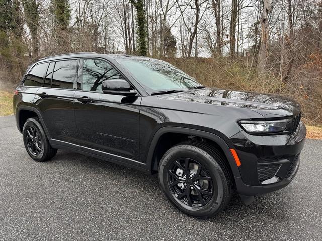 new 2025 Jeep Grand Cherokee car, priced at $41,999