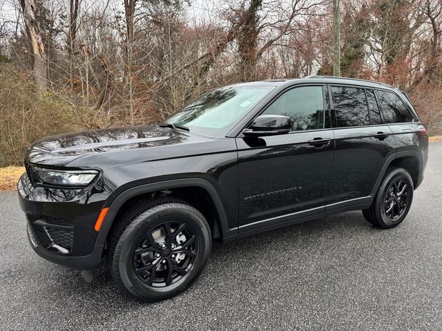 new 2025 Jeep Grand Cherokee car, priced at $41,999