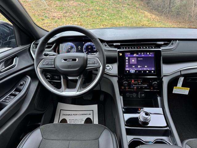 new 2025 Jeep Grand Cherokee car, priced at $41,999