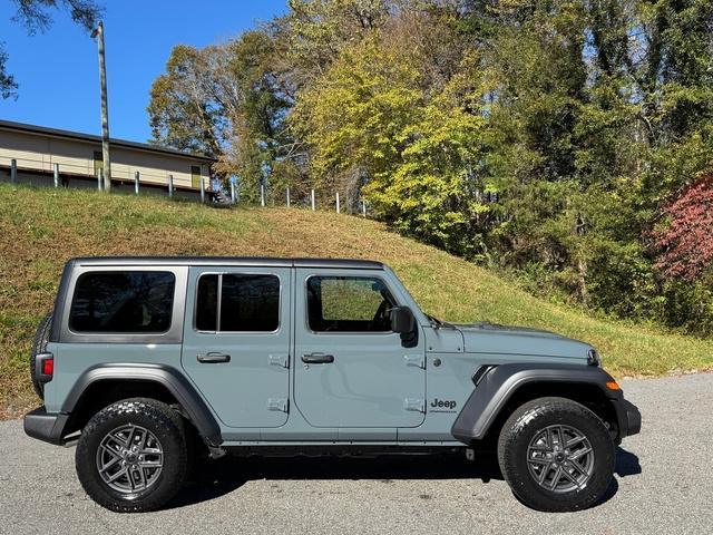 new 2025 Jeep Wrangler car, priced at $40,999