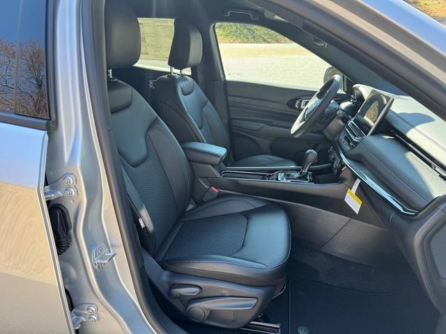 new 2025 Jeep Compass car, priced at $29,999