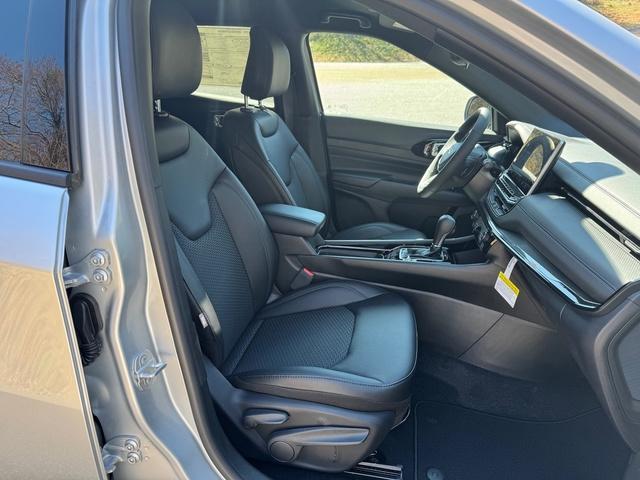 new 2025 Jeep Compass car, priced at $29,999