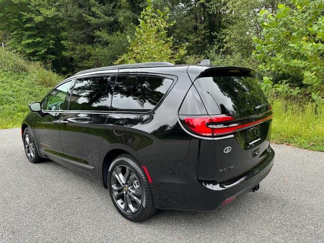 new 2024 Chrysler Pacifica car, priced at $41,999