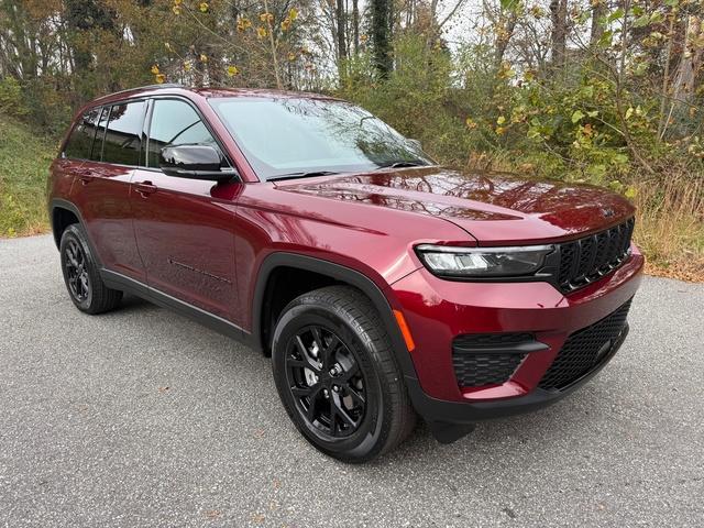 new 2025 Jeep Grand Cherokee car, priced at $42,890