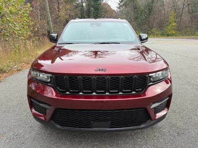new 2025 Jeep Grand Cherokee car, priced at $42,890