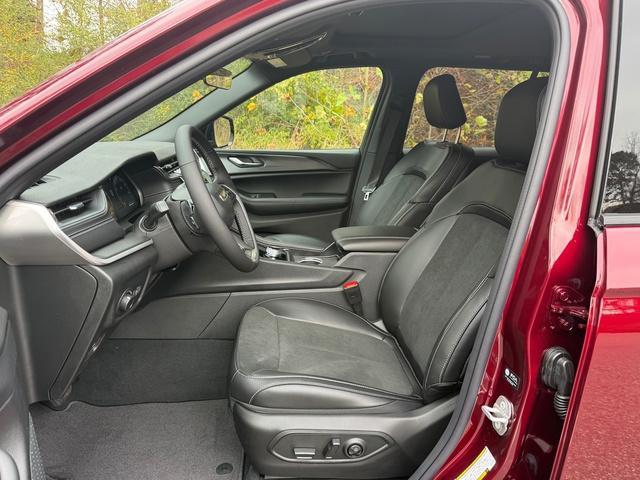 new 2025 Jeep Grand Cherokee car, priced at $42,890