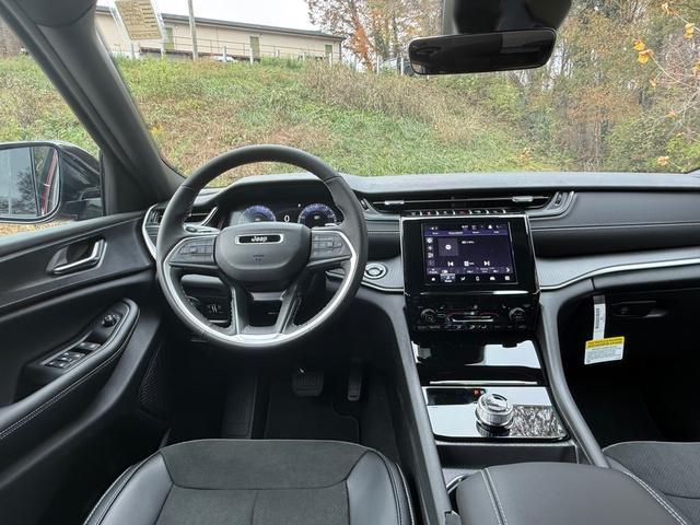 new 2025 Jeep Grand Cherokee car, priced at $42,890