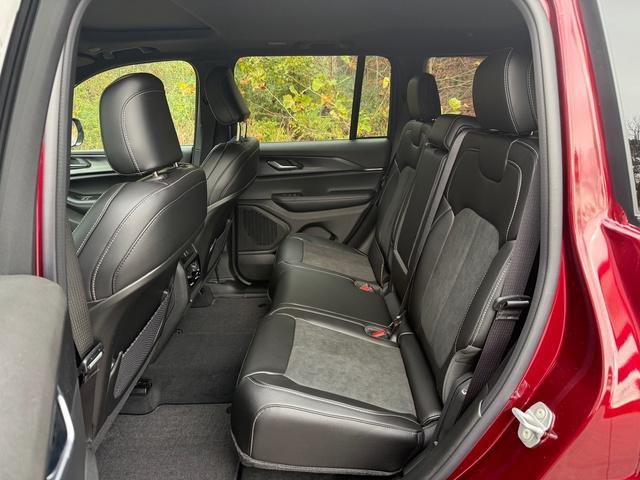 new 2025 Jeep Grand Cherokee car, priced at $42,890