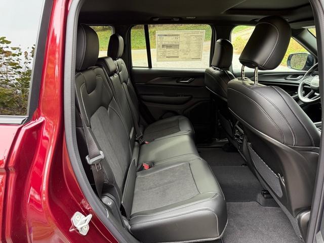 new 2025 Jeep Grand Cherokee car, priced at $42,890