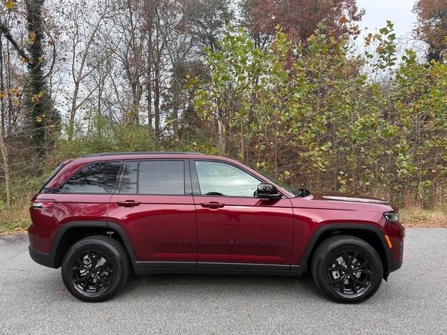 new 2025 Jeep Grand Cherokee car, priced at $42,890