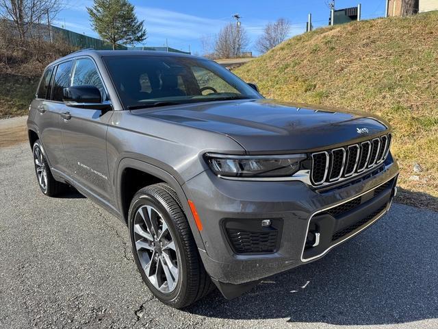 used 2025 Jeep Grand Cherokee car, priced at $53,900