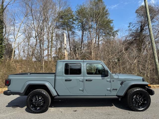 new 2025 Jeep Gladiator car, priced at $42,999