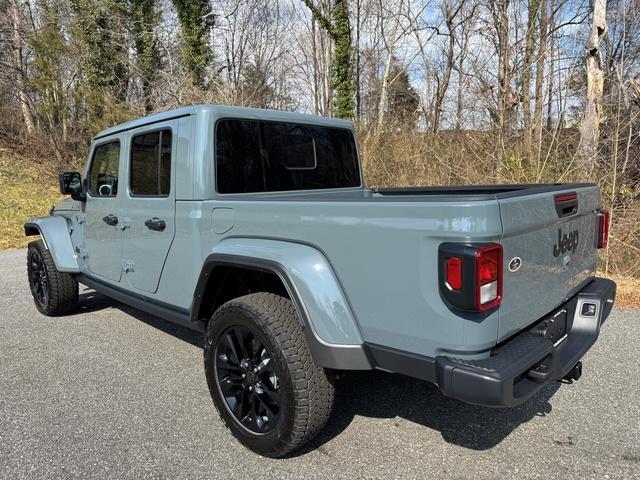 new 2025 Jeep Gladiator car, priced at $42,999