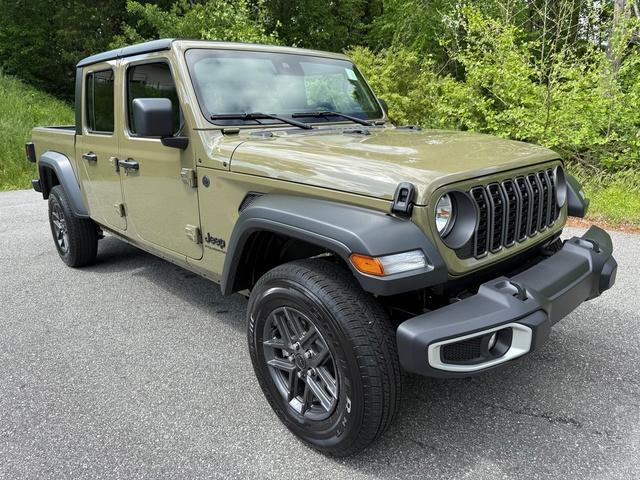 new 2025 Jeep Gladiator car, priced at $42,814