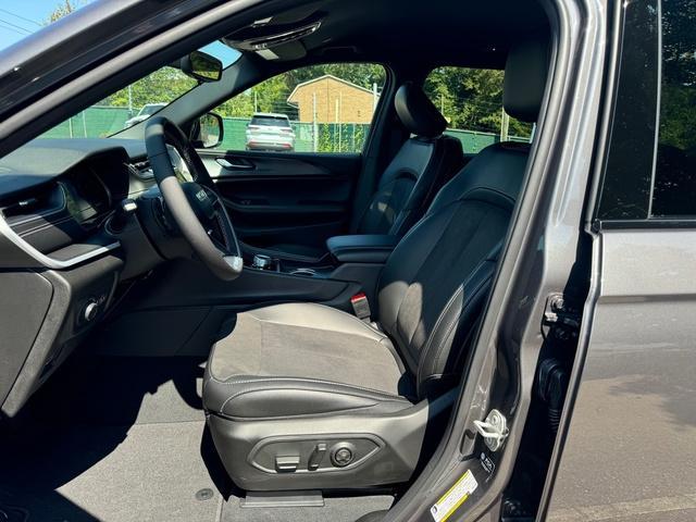 new 2024 Jeep Grand Cherokee L car, priced at $42,590