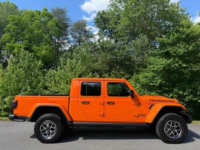 new 2025 Jeep Gladiator car, priced at $55,999