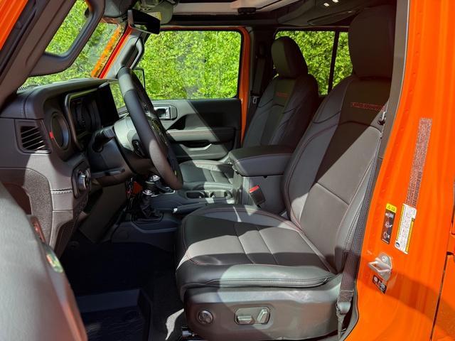 new 2025 Jeep Gladiator car, priced at $55,999