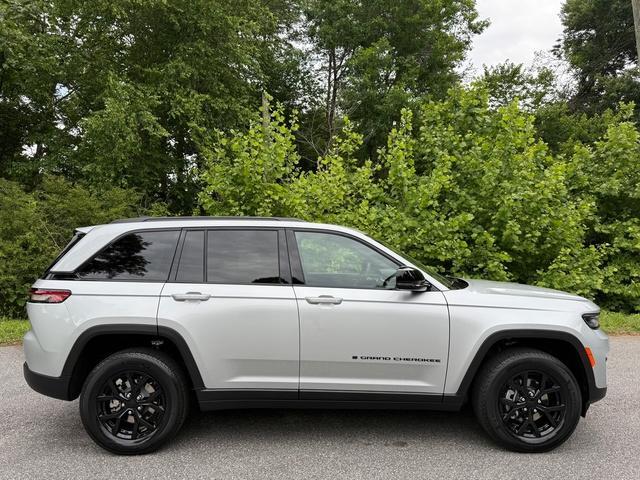 new 2025 Jeep Grand Cherokee car, priced at $41,751