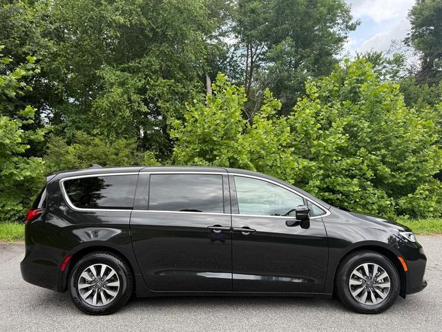 used 2024 Chrysler Pacifica Hybrid car, priced at $29,499