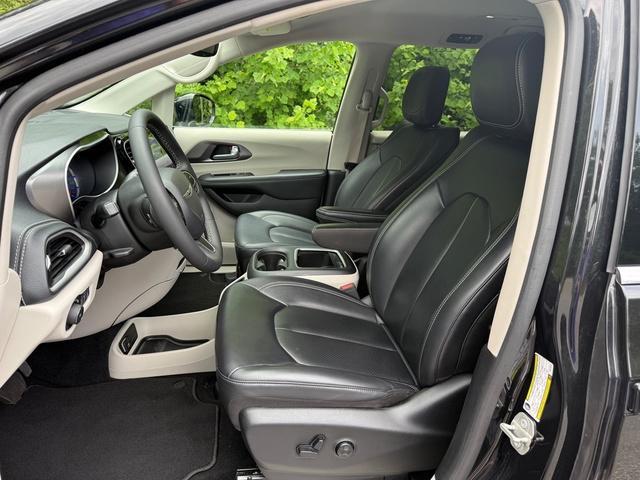 used 2024 Chrysler Pacifica Hybrid car, priced at $29,499