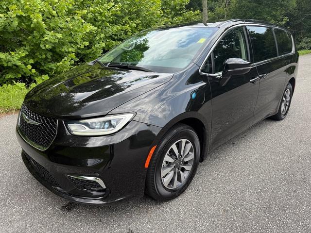 used 2024 Chrysler Pacifica Hybrid car, priced at $29,499