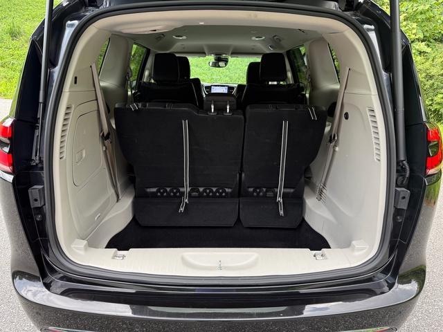 used 2024 Chrysler Pacifica Hybrid car, priced at $29,499