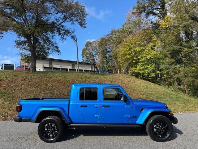 new 2025 Jeep Gladiator car, priced at $42,590