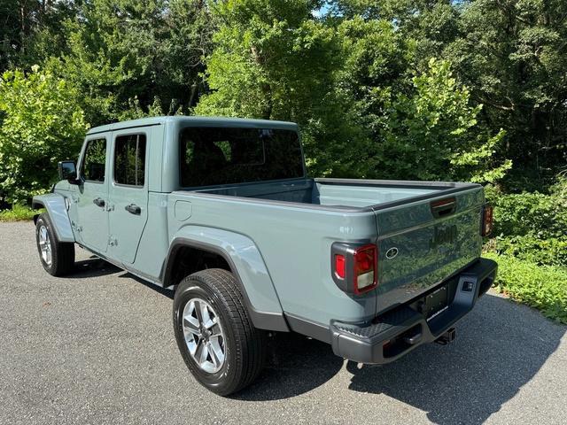 new 2024 Jeep Gladiator car, priced at $43,590