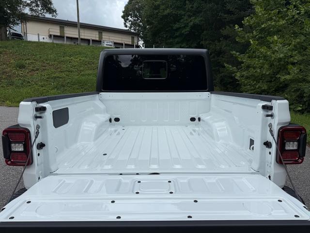 new 2025 Jeep Gladiator car, priced at $49,490