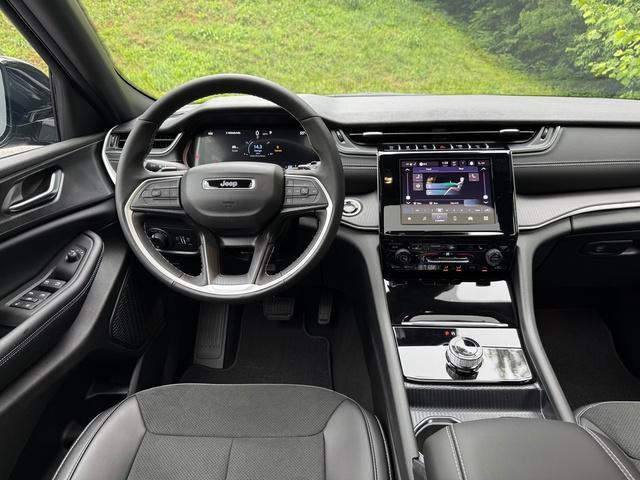 new 2025 Jeep Grand Cherokee L car, priced at $44,464
