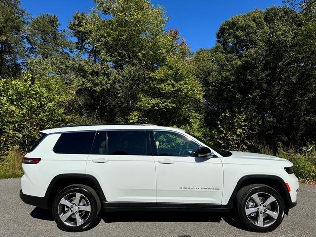 new 2025 Jeep Grand Cherokee L car, priced at $54,690