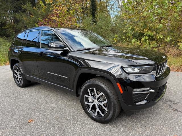new 2025 Jeep Grand Cherokee car, priced at $43,999