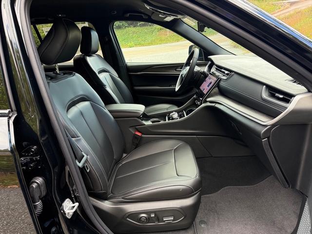 new 2025 Jeep Grand Cherokee car, priced at $43,999